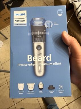Philips Norelco Beard Trimmer 7000 BT7670/40 New in Box Complete Kit